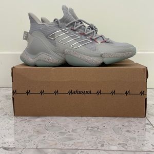 BRAND NEW Mahomes 1 Impact FLX Gray Shoes, Size 6
